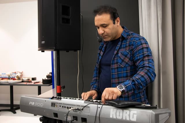 دی‌جی یا مجری